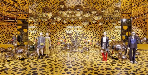 yayoi kusama louis vuitton parigi|louis vuitton kusama collection.